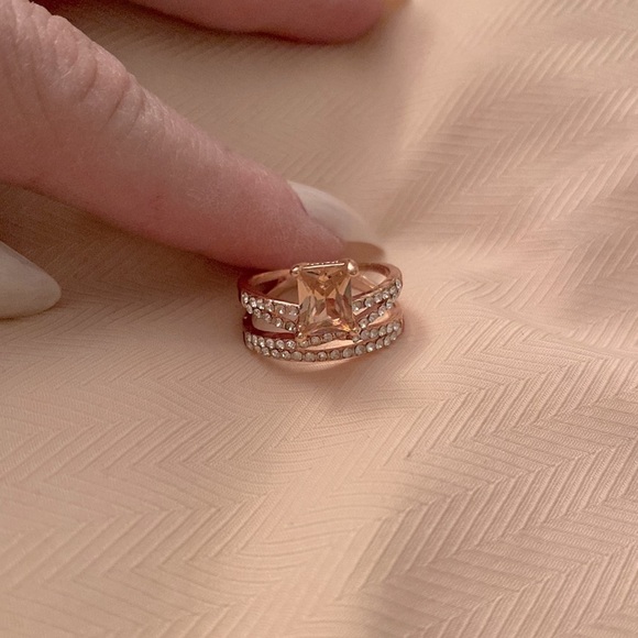 ✅Sweet costume jewelry  rose gold plated CZ ring w/ champagne color stone. - Picture 2 of 2